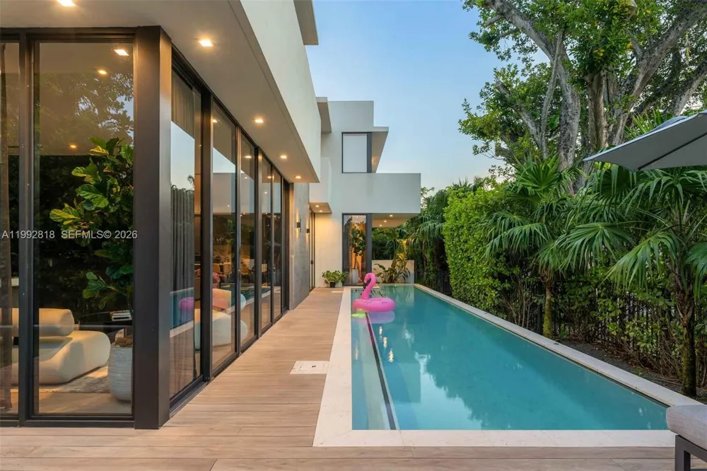 121 2nd Dilido Ter. Share A Miami Beach, FL 33139