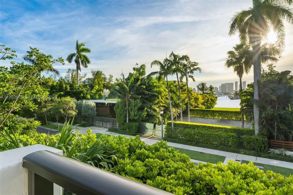 121 2nd Dilido Ter. Share A Miami Beach, FL 33139