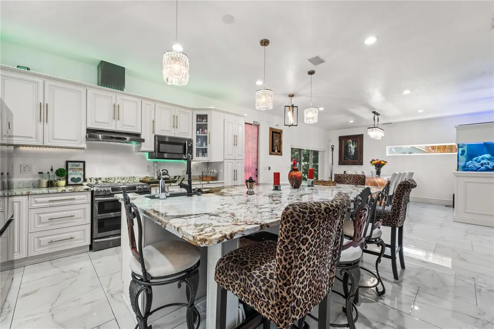 2520 GOMAZ WAY S St Petersburg, FL 33712