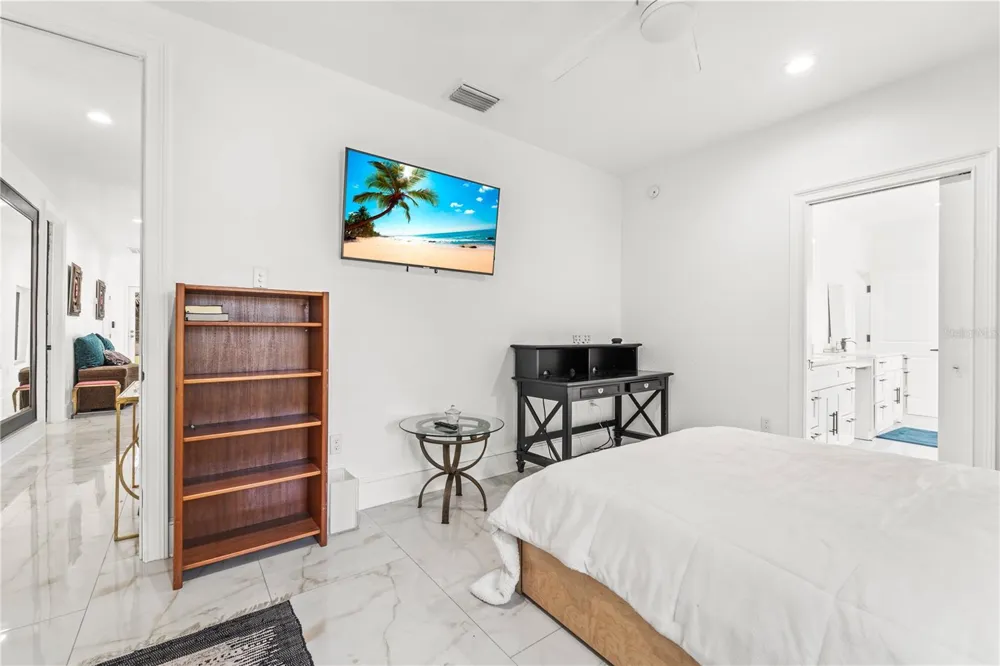 2520 GOMAZ WAY S St Petersburg, FL 33712