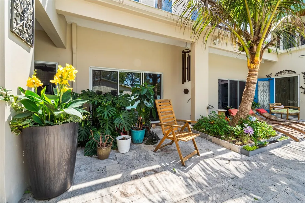 2520 GOMAZ WAY S St Petersburg, FL 33712