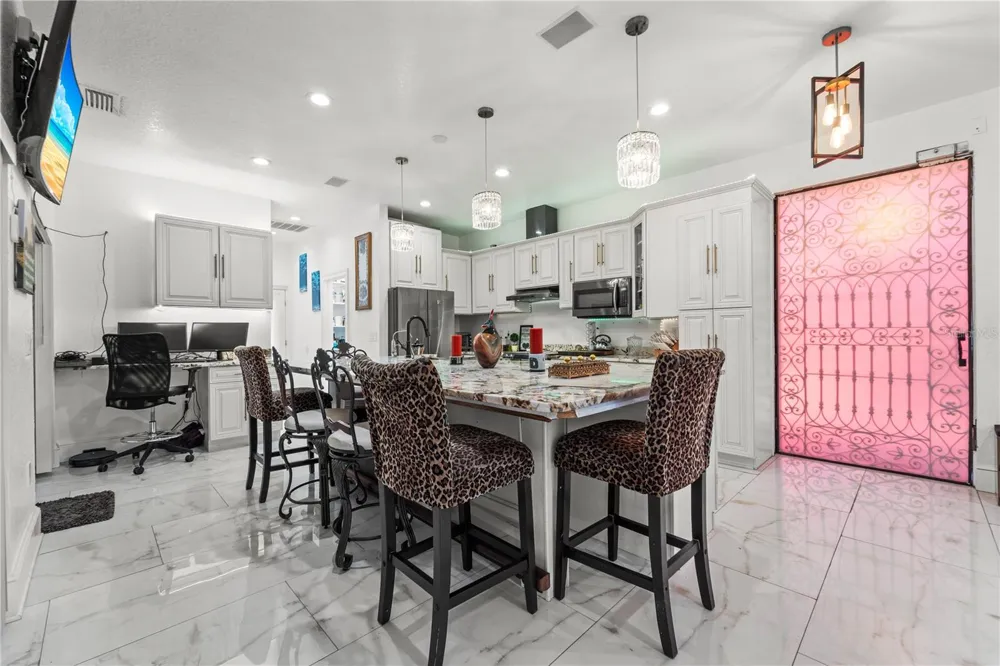 2520 GOMAZ WAY S St Petersburg, FL 33712
