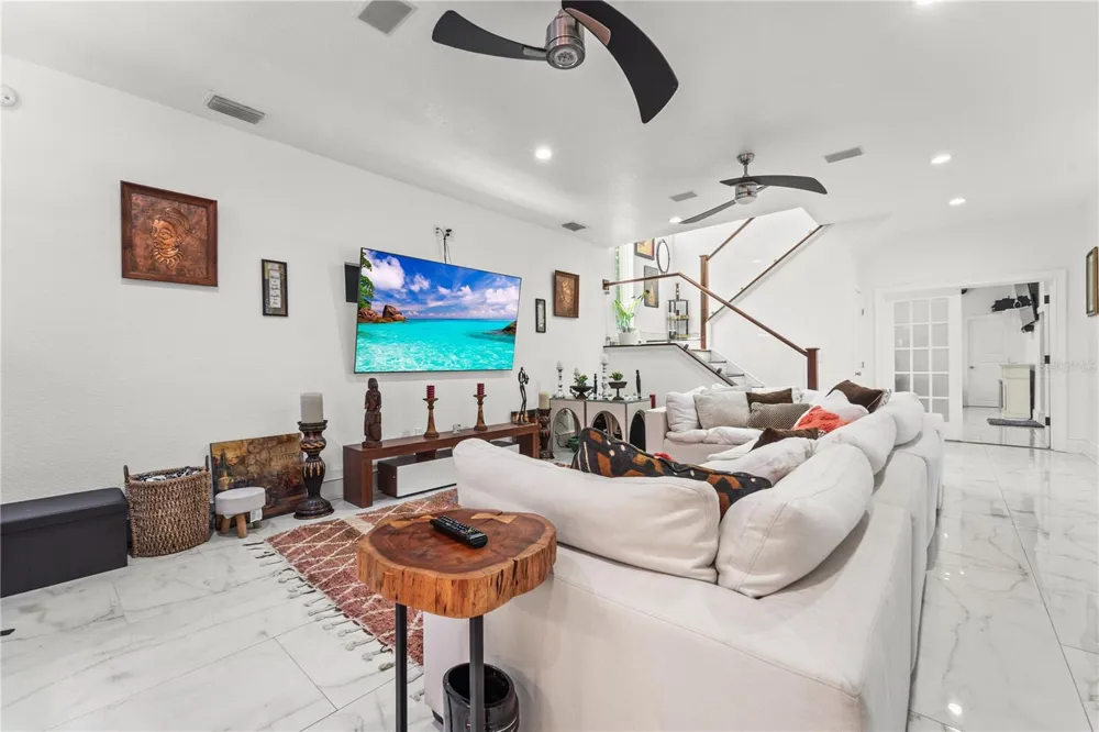 2520 GOMAZ WAY S St Petersburg, FL 33712