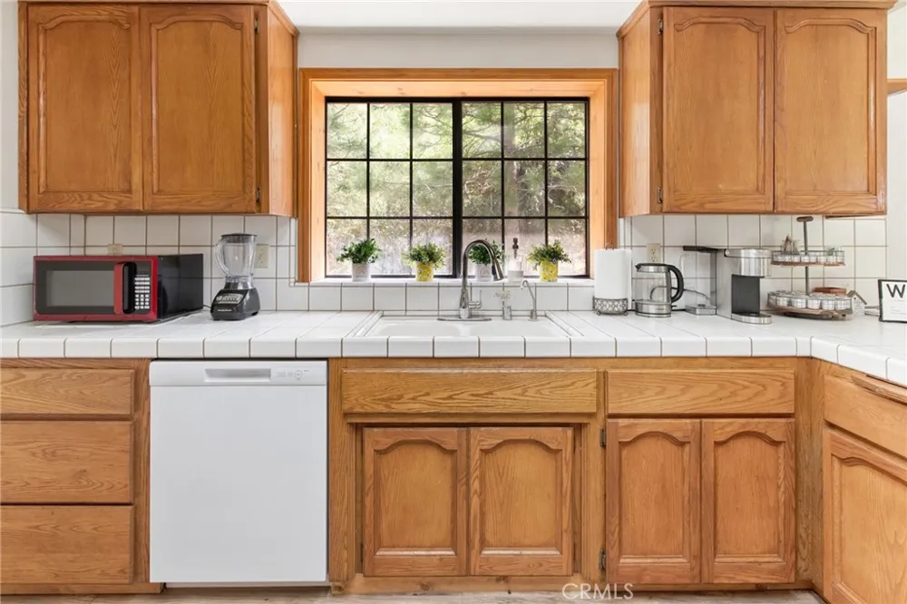 52865 Highway 245 Miramonte, CA 93641
