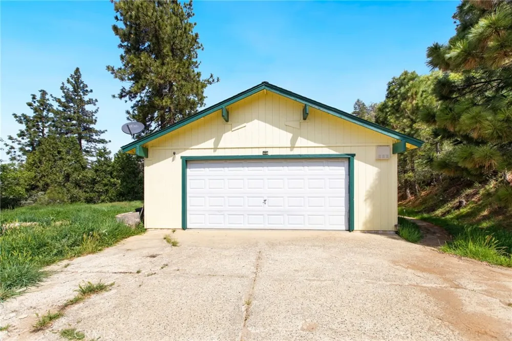 52865 Highway 245 Miramonte, CA 93641