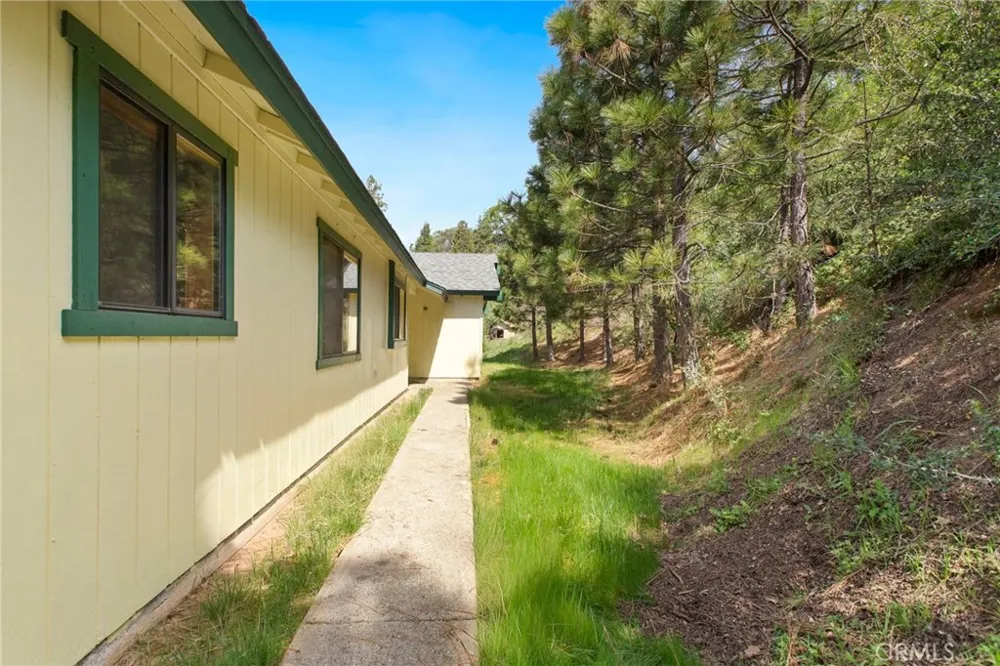 52865 Highway 245 Miramonte, CA 93641