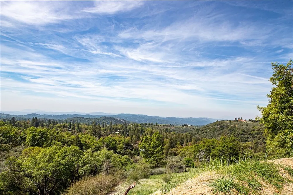 52865 Highway 245 Miramonte, CA 93641