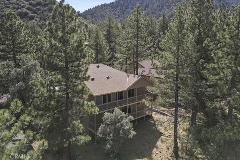 1813 Woodland Drive