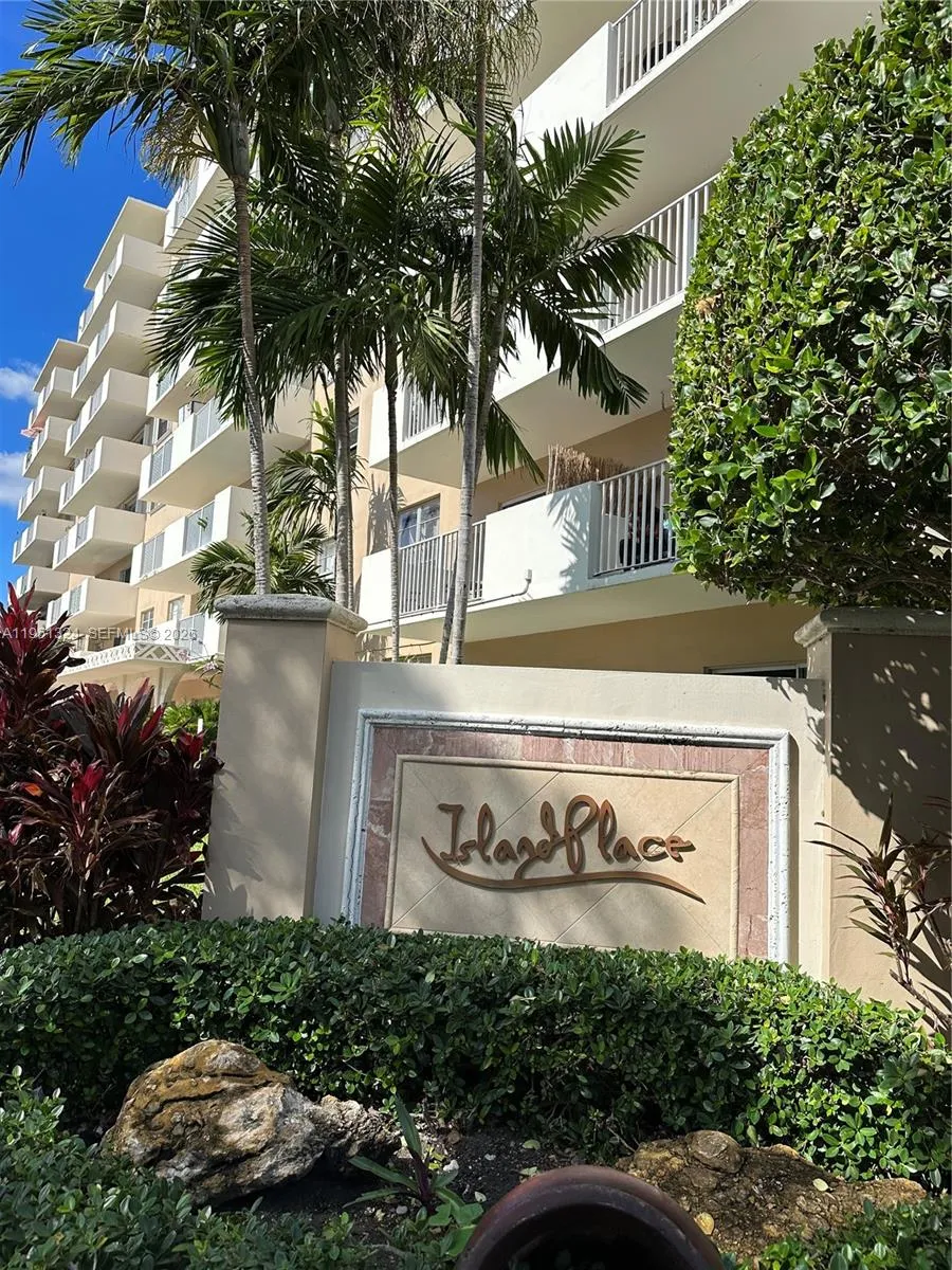 1455 Treasure Dr #2C North Bay Village, FL 33141