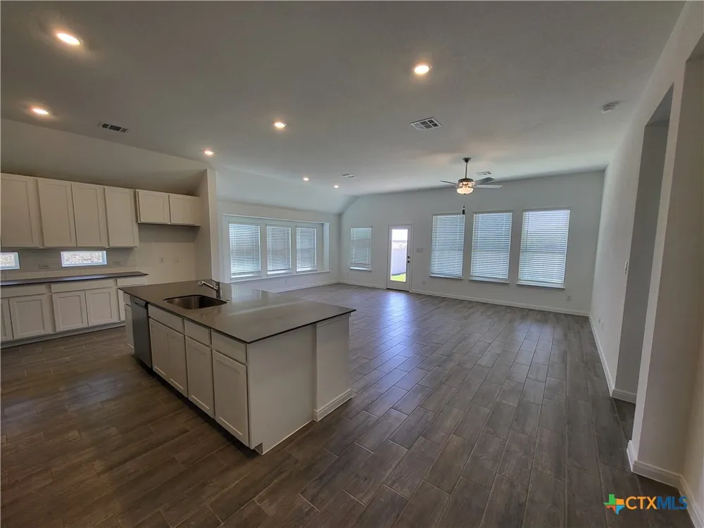 1233 Fox Wing Way New Braunfels, TX 78132