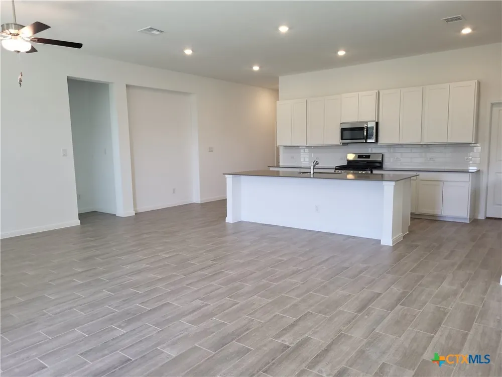 1233 Fox Wing Way New Braunfels, TX 78132