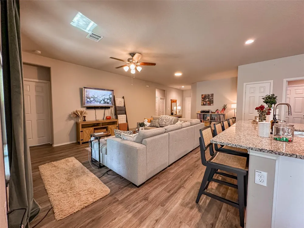 9961 Spring Creek Road Cleveland, TX 77327