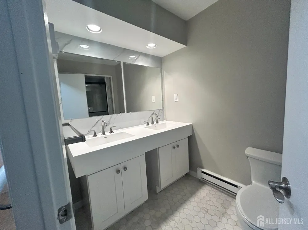 140 Amberly Drive #J Manalapan, NJ 07726