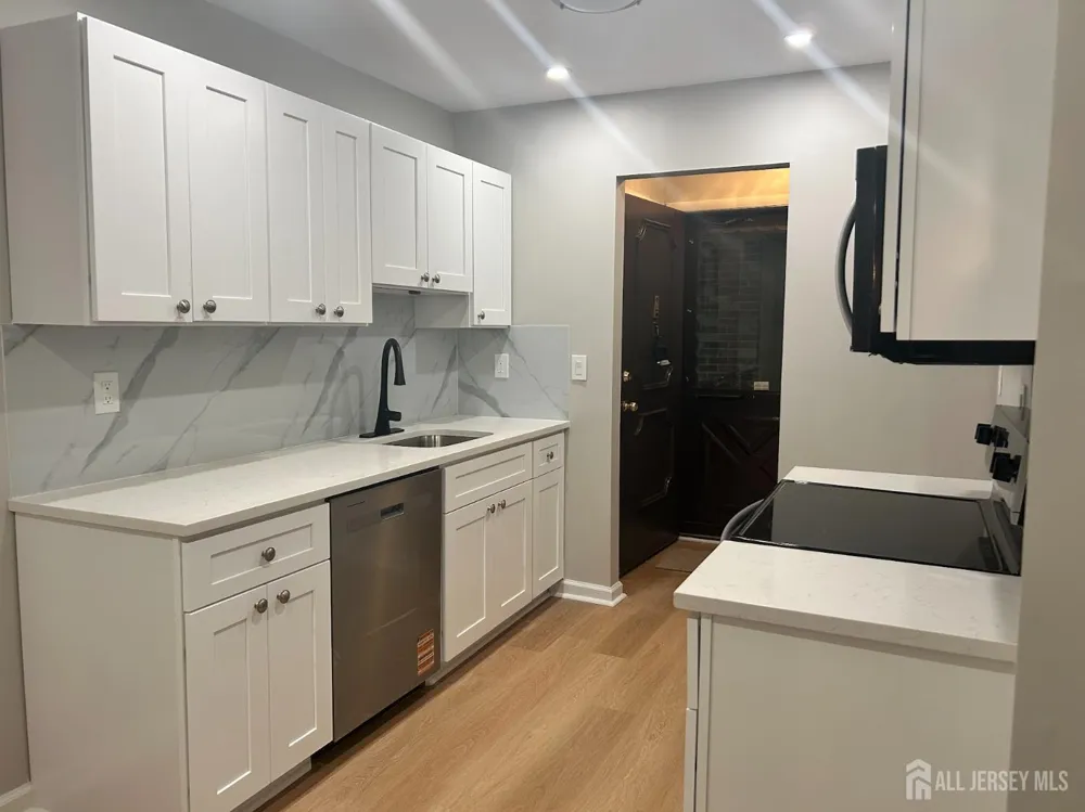 140 Amberly Drive #J Manalapan, NJ 07726