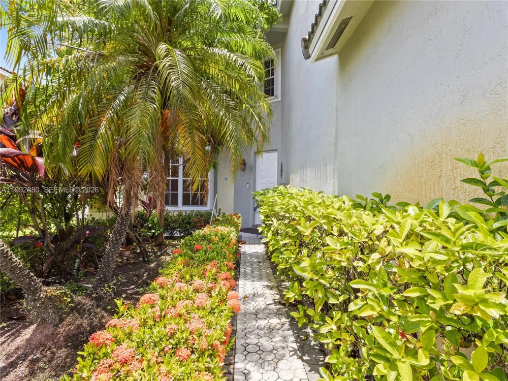 1764 NW 166th Ave Pembroke Pines, FL 33028