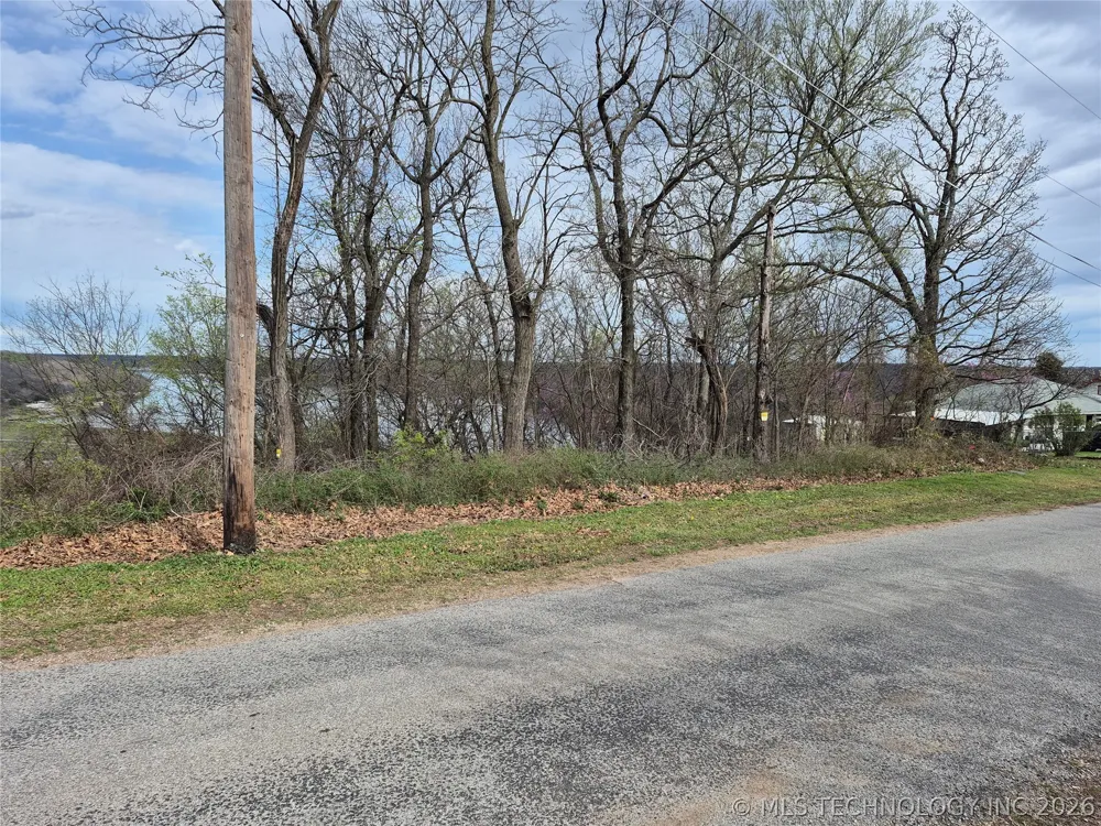 341 E 437 ROAD Spavinaw, OK 74366