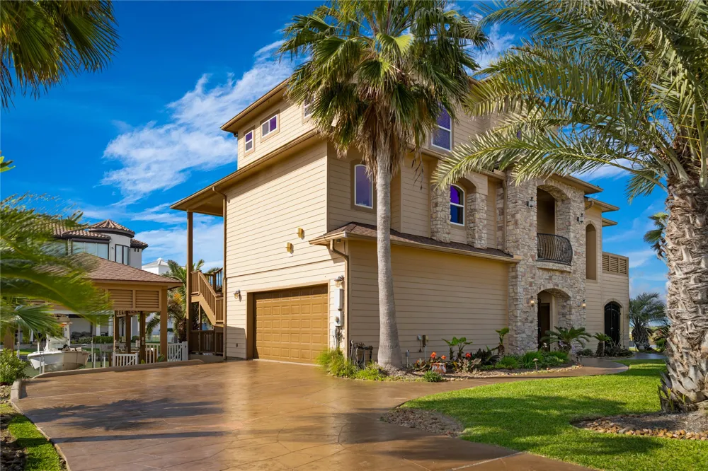 8 Loggerhead Hitchcock, TX 77563
