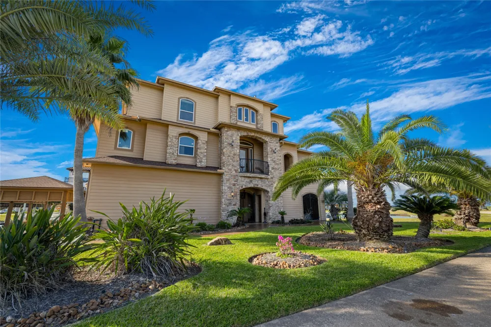 8 Loggerhead Hitchcock, TX 77563