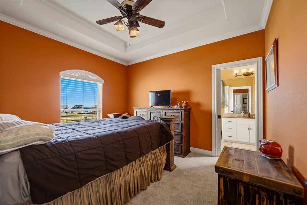 8 Loggerhead Hitchcock, TX 77563