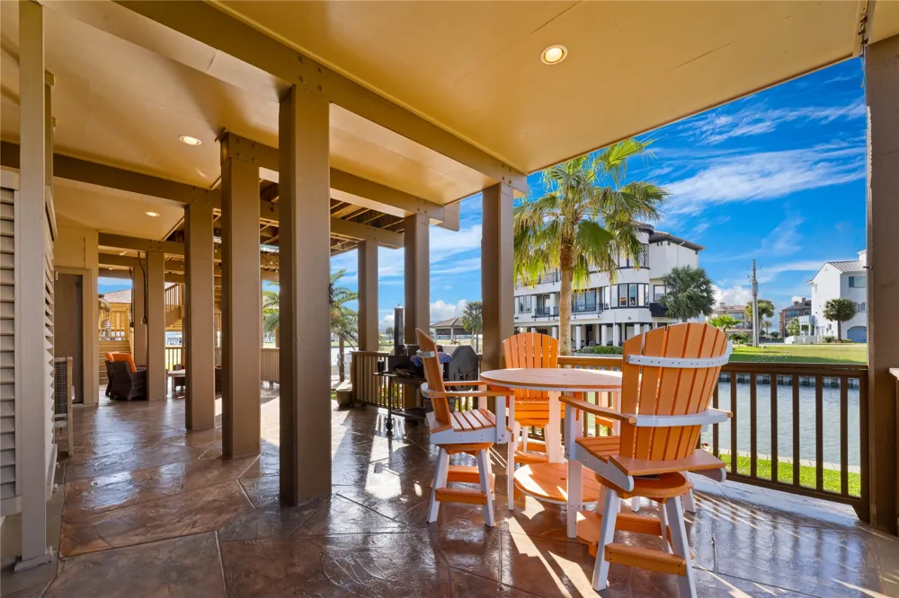 8 Loggerhead Hitchcock, TX 77563