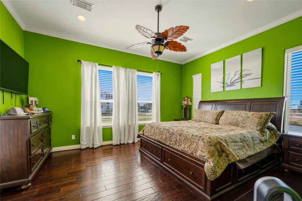 8 Loggerhead Hitchcock, TX 77563