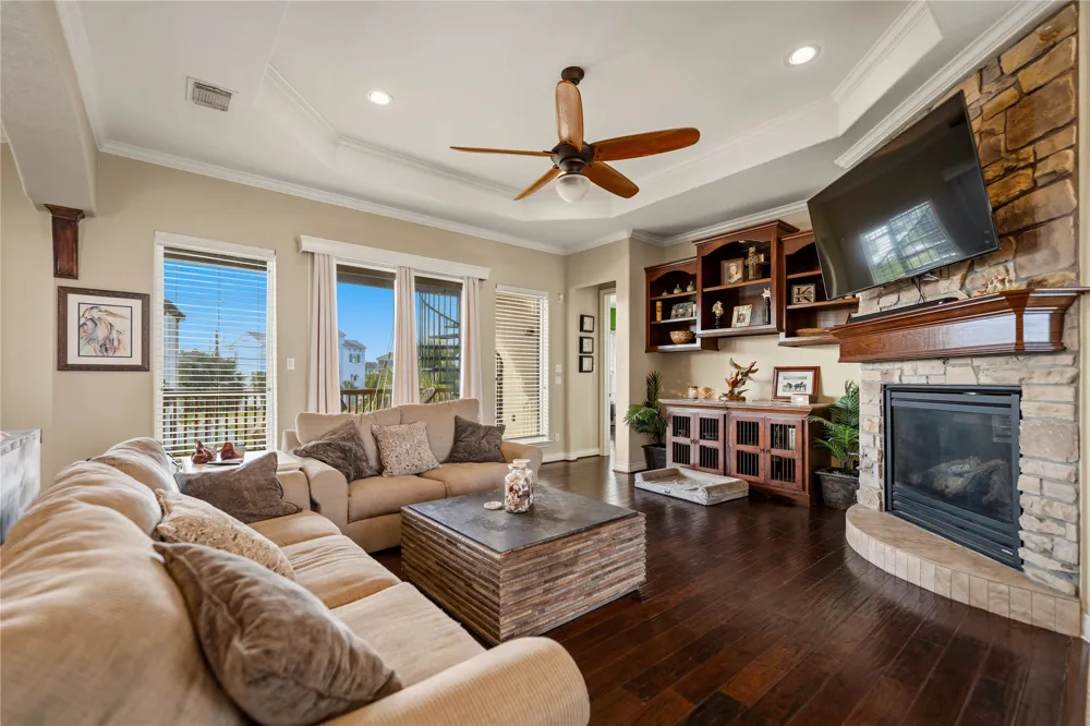 8 Loggerhead Hitchcock, TX 77563