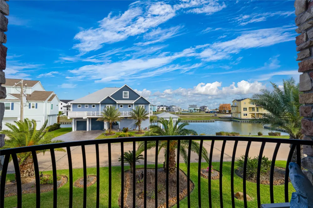8 Loggerhead Hitchcock, TX 77563