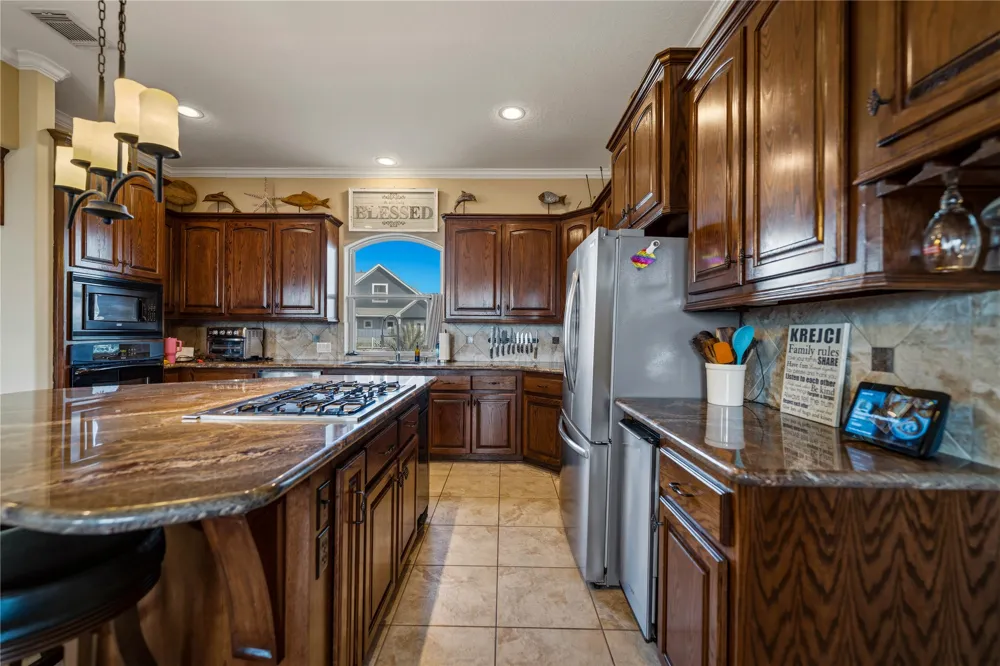8 Loggerhead Hitchcock, TX 77563
