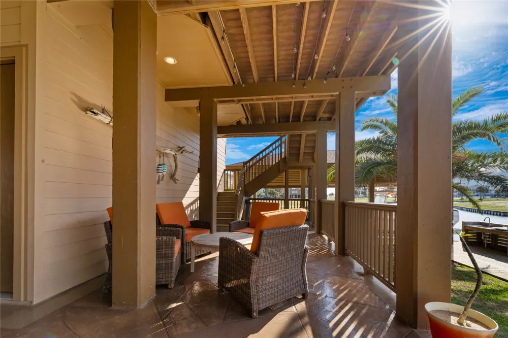 8 Loggerhead Hitchcock, TX 77563