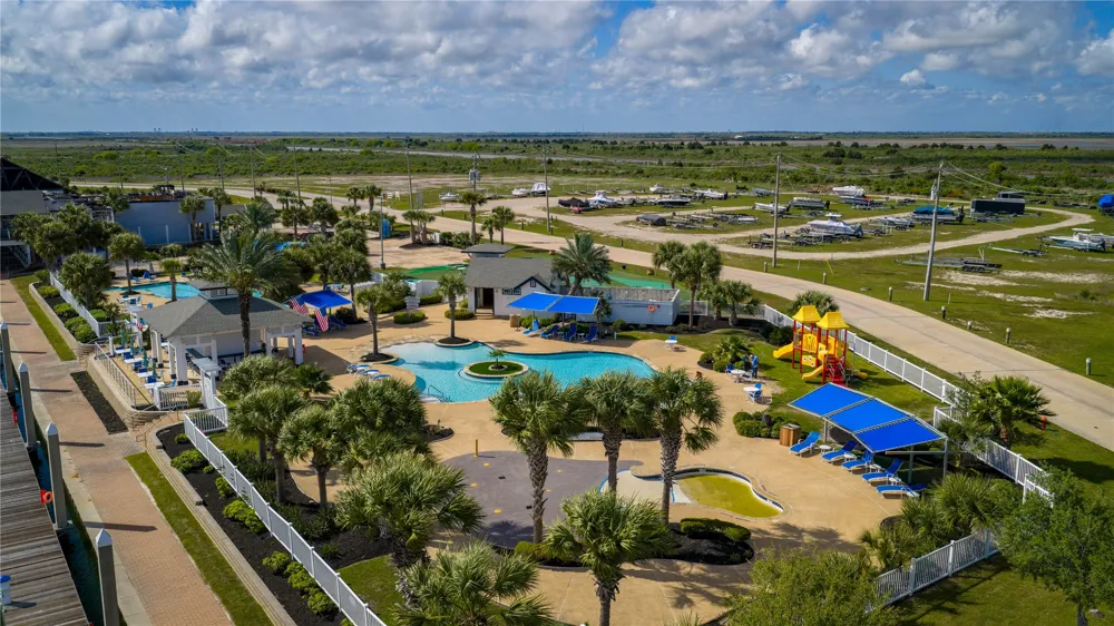 8 Loggerhead Hitchcock, TX 77563