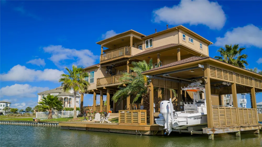 8 Loggerhead Hitchcock, TX 77563