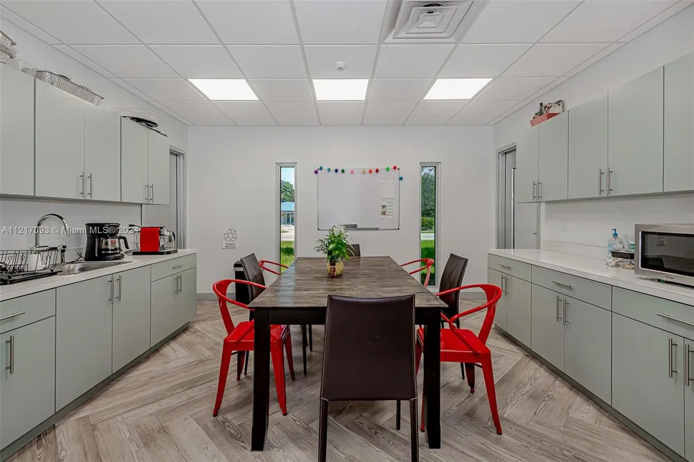 7700 Davie Road Ext Hollywood, FL 33024