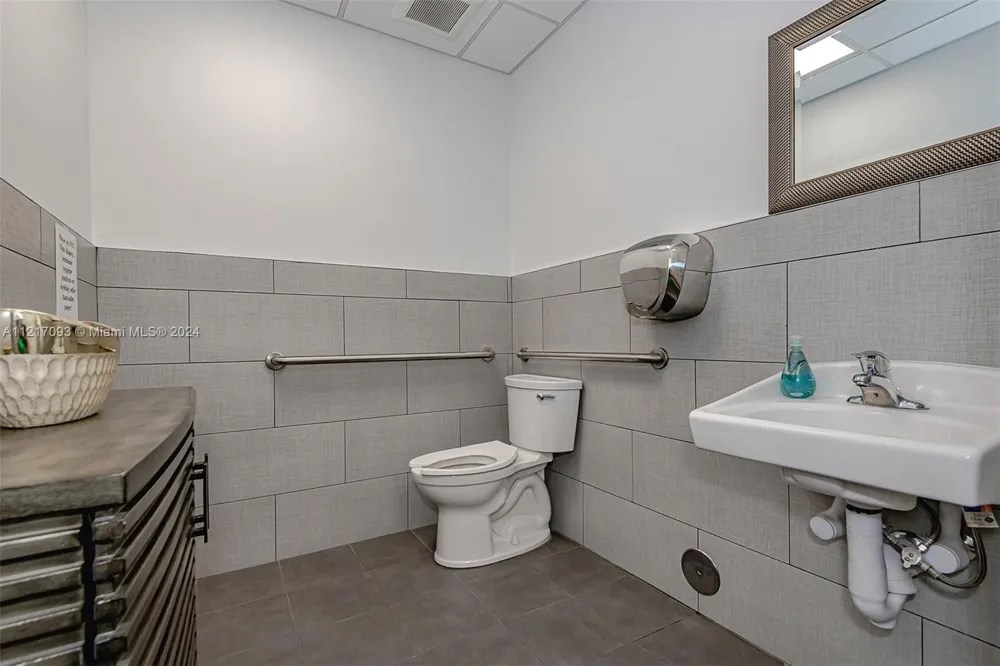 7700 Davie Road Ext Hollywood, FL 33024