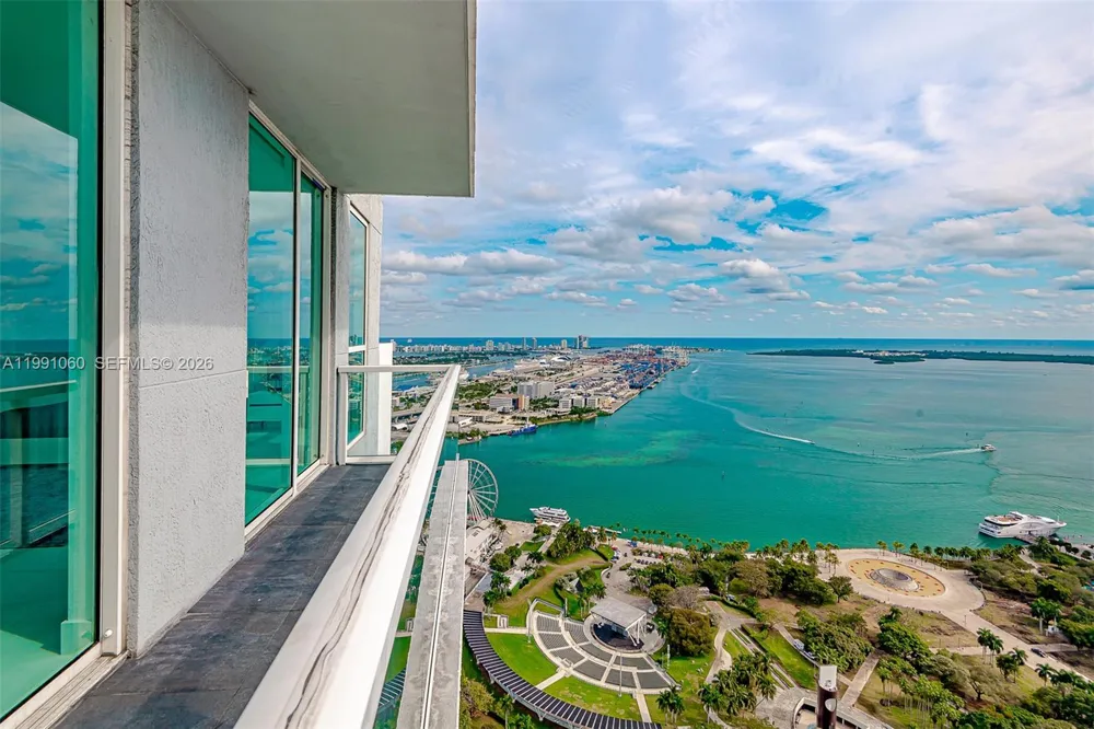 244 Biscayne Blvd #UPH-4907 Miami, FL 33132