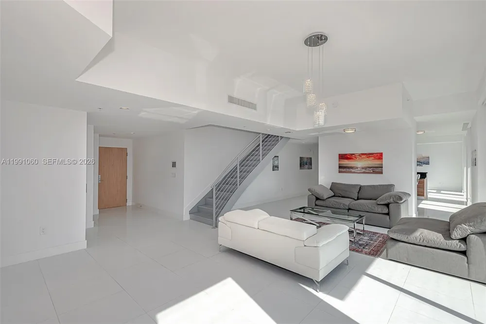 244 Biscayne Blvd #UPH-4907 Miami, FL 33132