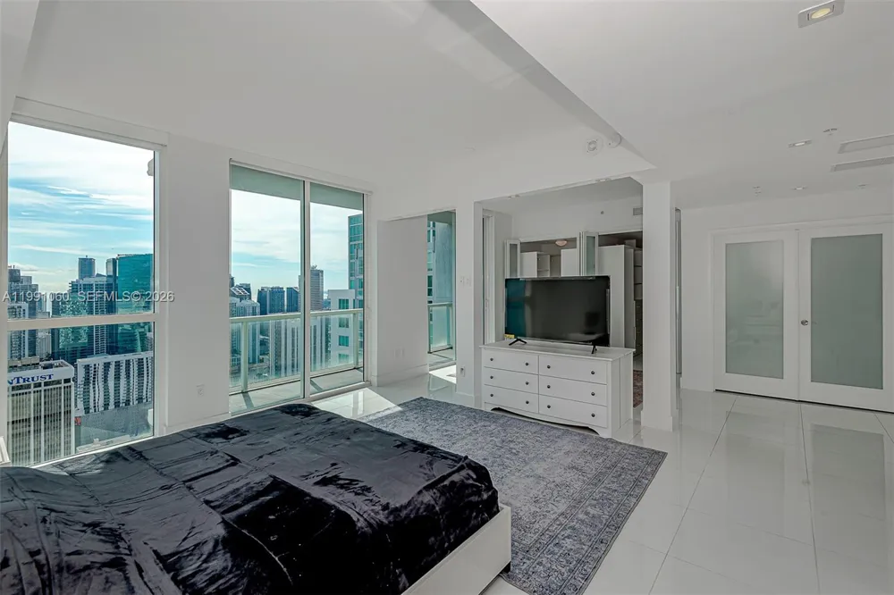 244 Biscayne Blvd #UPH-4907 Miami, FL 33132