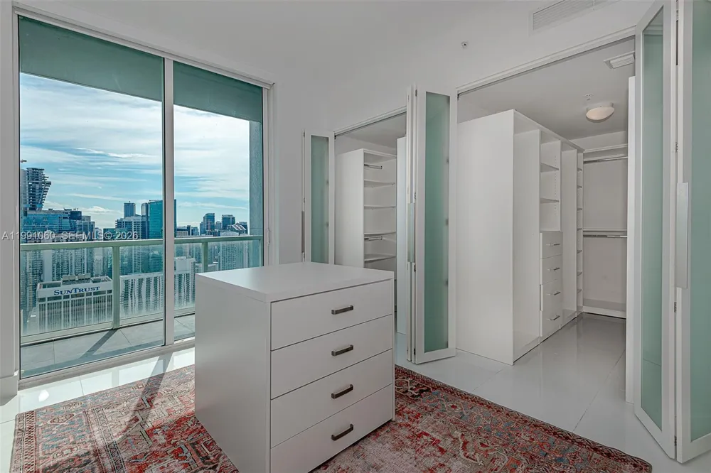 244 Biscayne Blvd #UPH-4907 Miami, FL 33132