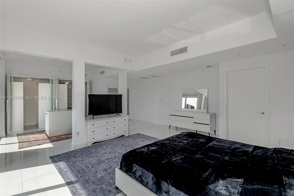 244 Biscayne Blvd #UPH-4907 Miami, FL 33132