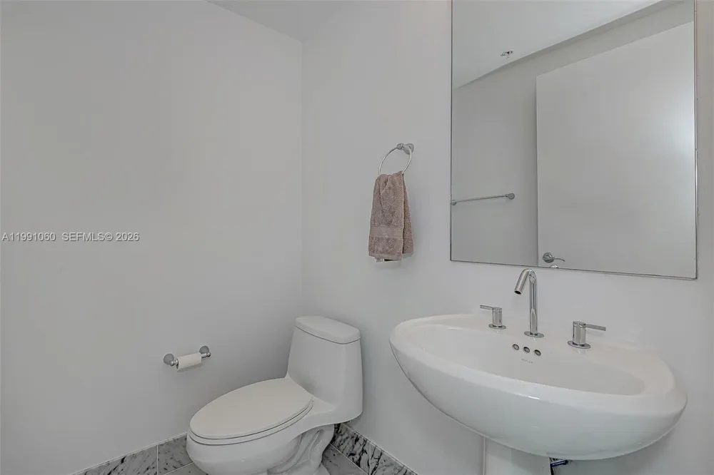 244 Biscayne Blvd #UPH-4907 Miami, FL 33132