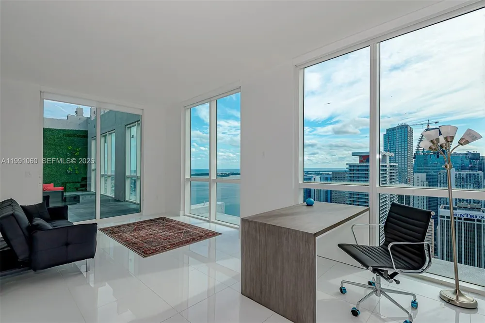 244 Biscayne Blvd #UPH-4907 Miami, FL 33132