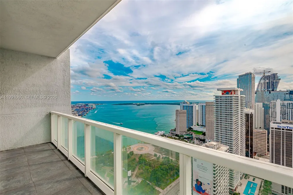 244 Biscayne Blvd #UPH-4907 Miami, FL 33132