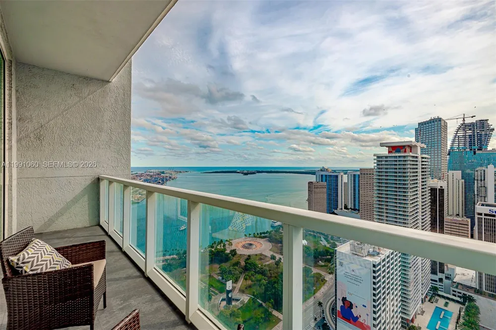 244 Biscayne Blvd #UPH-4907 Miami, FL 33132