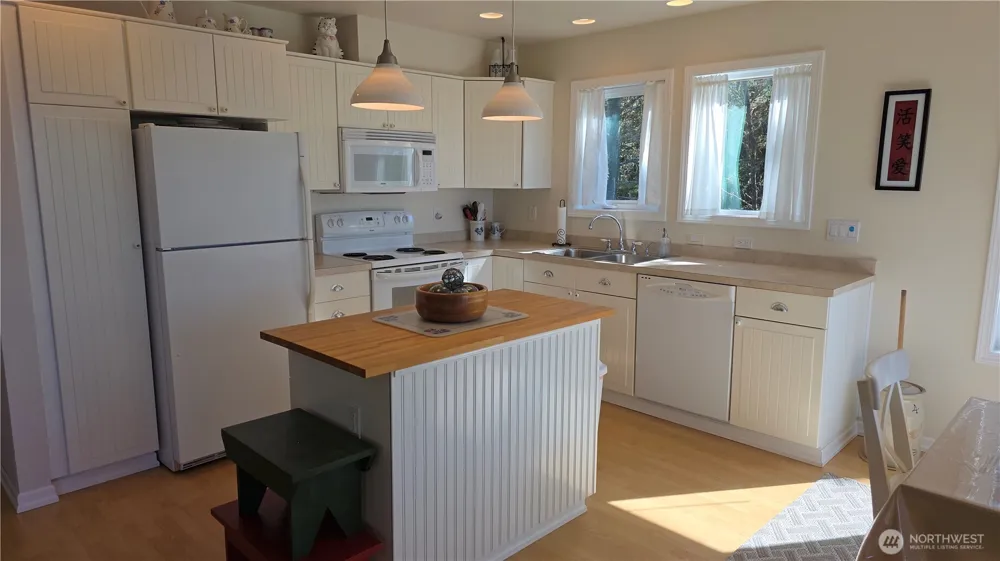 35602 J PLACE Ocean Park, WA 98640