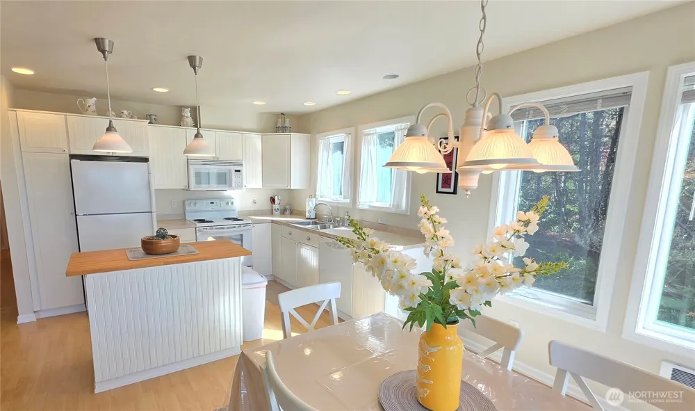 35602 J PLACE Ocean Park, WA 98640