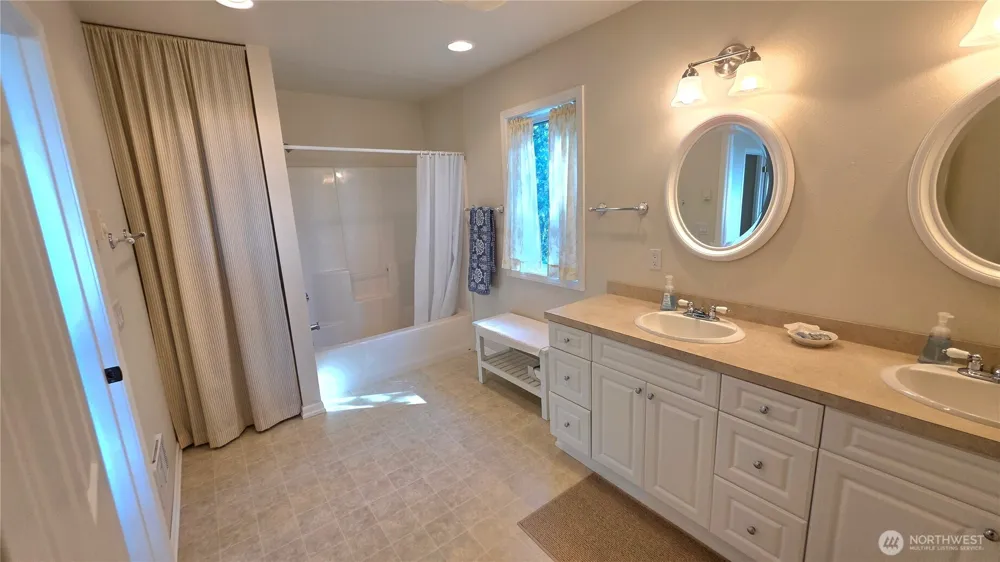 35602 J PLACE Ocean Park, WA 98640