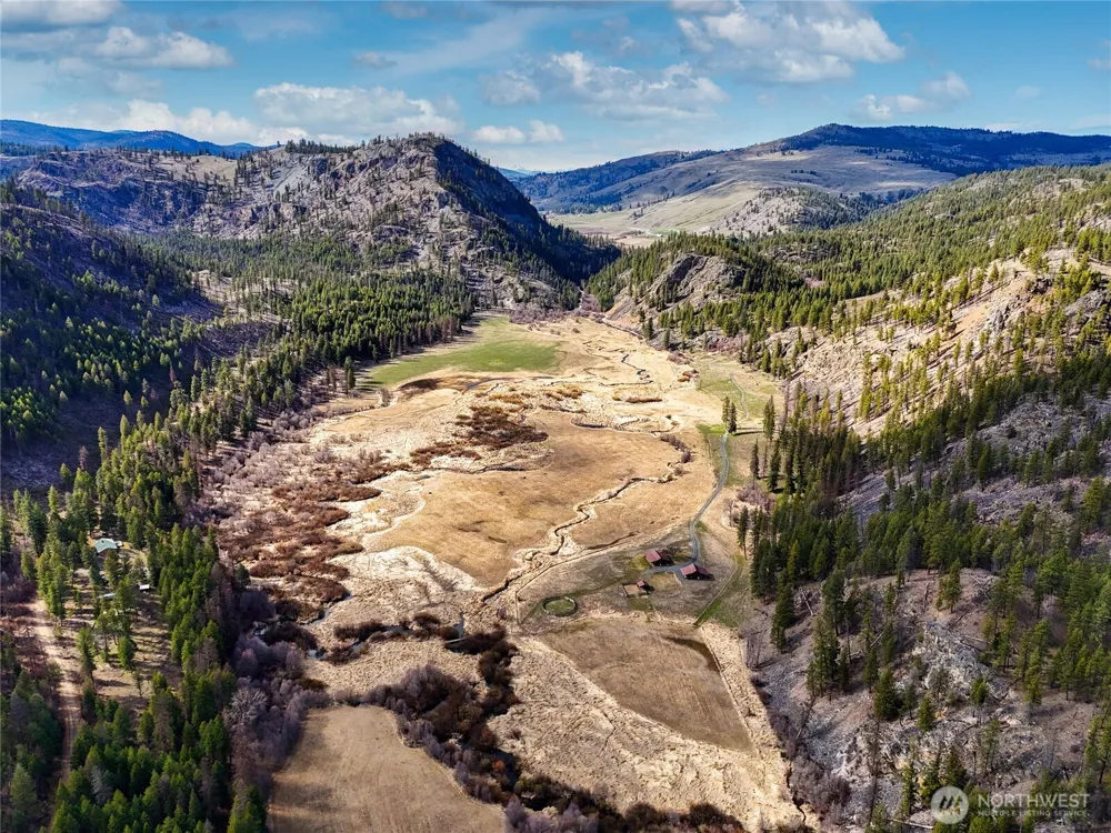 1721 Aeneas Valley Road Tonasket, WA 98855