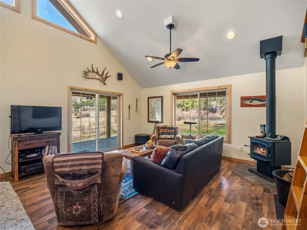 1721 Aeneas Valley Road Tonasket, WA 98855