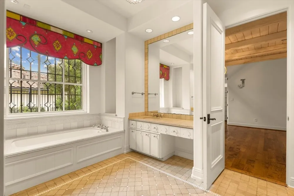 4573 Cascades Shoreline Drive Tyler, TX 75709