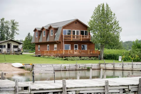148 Huron