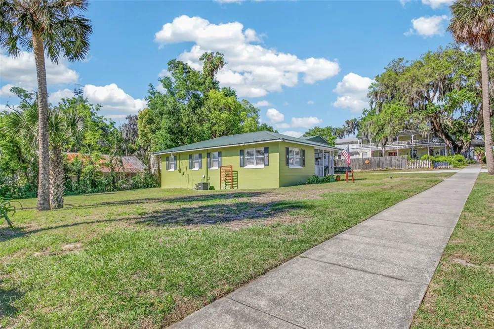 105 CENTRAL AVENUE Crescent City, FL 32112